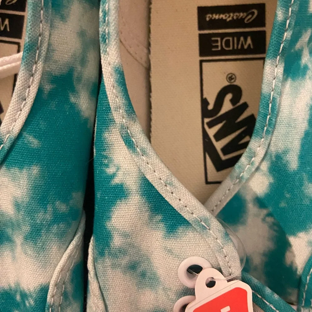 VANS Wide Authentic (NWT) 7.5 women/9 men - Picture 3 of 3